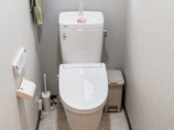トイレリフォーム複数のクロスを使い、内装にこだわったモダンなトイレ