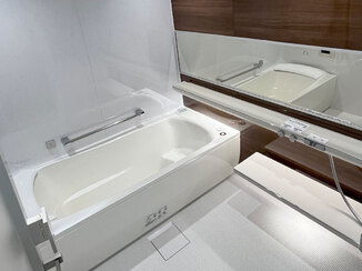 バスルームリフォーム お掃除機能が便利で、高級感あるバスルーム