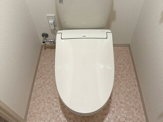トイレリフォーム 床材もあわせて取り替え空間全体が明るくなったトイレ
