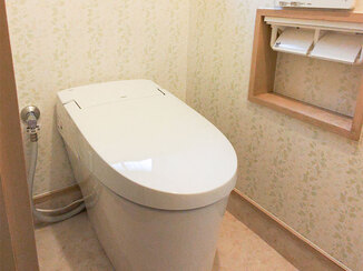 トイレリフォーム 床を組み直し、安全で使いやすくなったトイレ