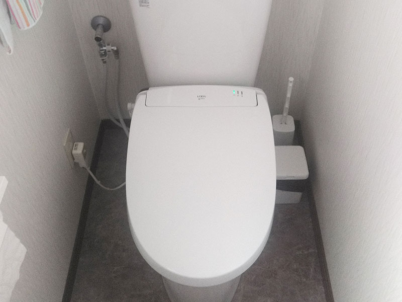 トイレリフォーム 明るくお掃除がしやすいトイレ