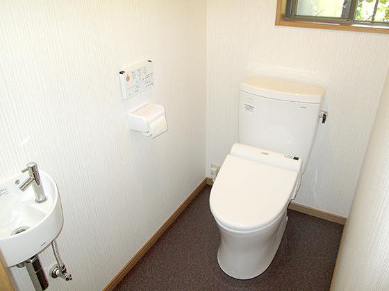 トイレリフォーム 通気性がよく、明るいさわやかなトイレ